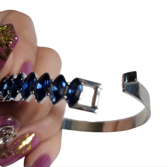 NWT G by Gennaro Blue Crystal Faux Silver Toned Clasp Bracelet - Picture 2 of 4